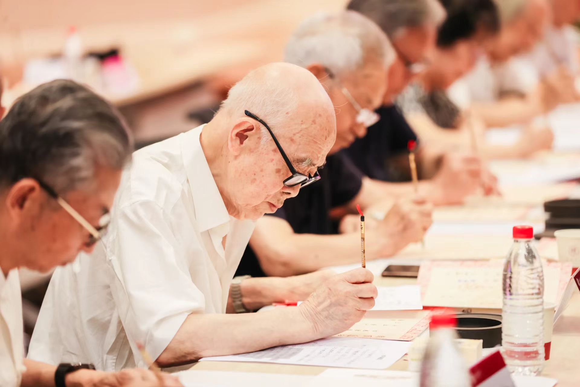 傳承18載！陜師大毛筆手寫錄取通知書開筆